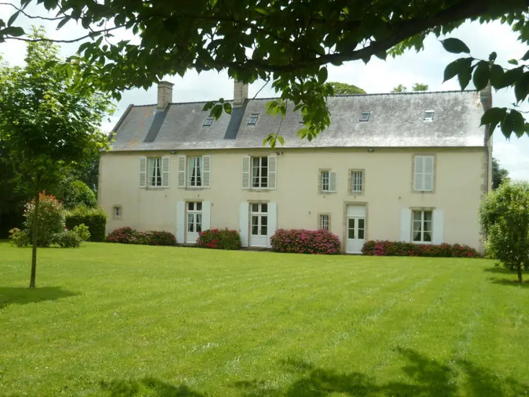 House in Bayeux,  10047213