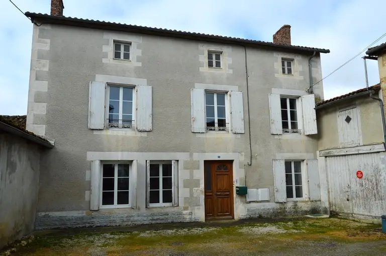 loger dans Champagne-Mouton, Poitou-Charentes 10098331