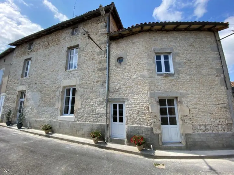 loger dans Champagne-Mouton, Poitou Charentes 10102018