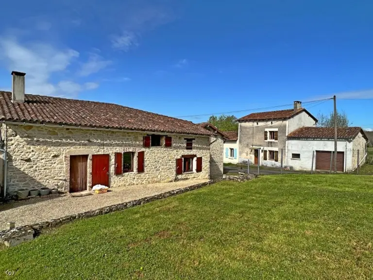loger dans Champagne-Mouton, Nouvelle-Aquitaine 10192839